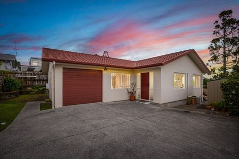 Photo of property in 1/920 East Coast Road, Northcross, Auckland, 0630