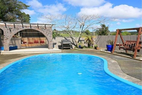Photo of property in 11 Pine Avenue, Henderson, Auckland, 0612