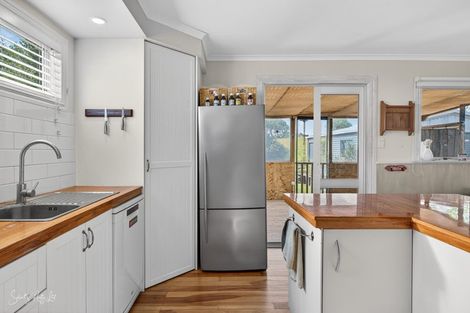 Photo of property in 20 View Street, Maungaturoto, 0520