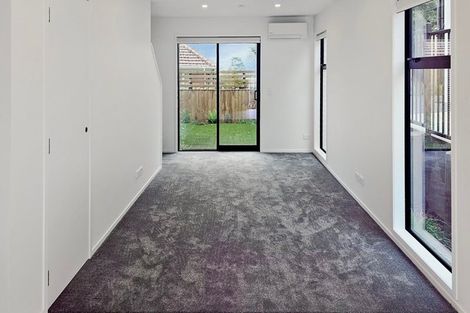 Photo of property in 1/23 Awaroa Road, Sunnyvale, Auckland, 0612