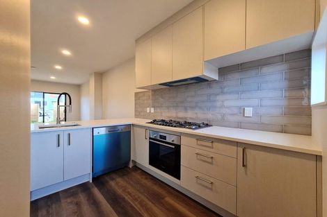 Photo of property in 5/200 Sunnynook Road, Totara Vale, Auckland, 0627