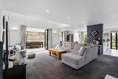 Photo of property in 27 Tamaki Drive, Pakuranga, Auckland, 2010