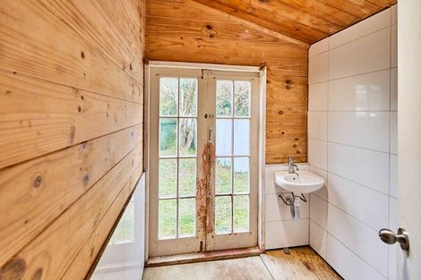 Photo of property in 3 Clematis Grove, Maungaraki, Lower Hutt, 5010