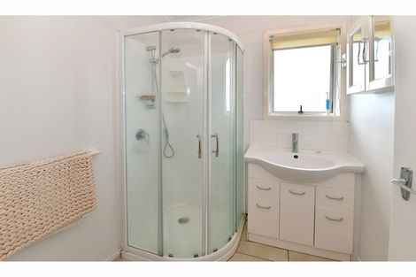 Photo of property in 1/127 Centreway Road, Orewa, 0931