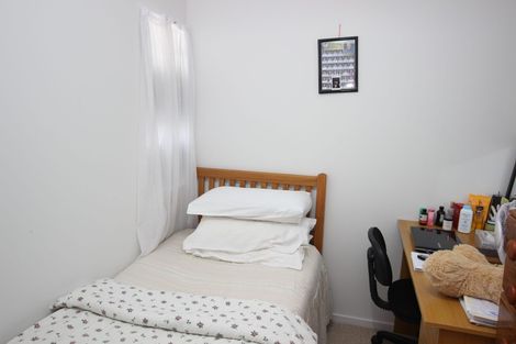 Photo of property in 2/8 Almond Place, Mount Wellington, Auckland, 1060