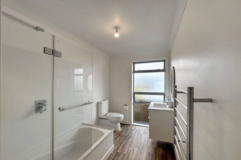 Photo of property in 90 Sunstone Crescent, Timberlea, Upper Hutt, 5018