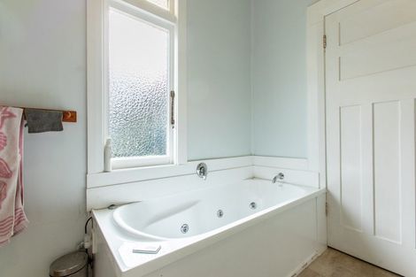 Photo of property in 16 Chamberlain Street, Dannevirke, 4930