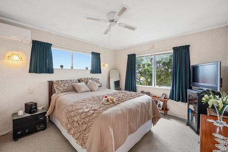 Photo of property in 96 Unsworth Drive, Unsworth Heights, Auckland, 0632