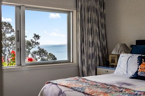 Photo of property in 33 Chelverton Terrace, Red Beach, 0932