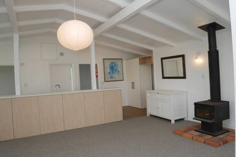 Photo of property in 25 Hemara Street, Waikanae Beach, Waikanae, 5036