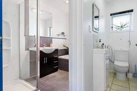 Photo of property in 22 John Road, Stanmore Bay, Whangaparaoa, 0932