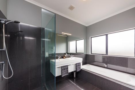 Photo of property in 37 Chestnut Close, Kelvin Grove, Palmerston North, 4414