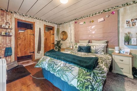 Photo of property in 1736 East Coast Road, Whakatiwai, Miranda, 2473