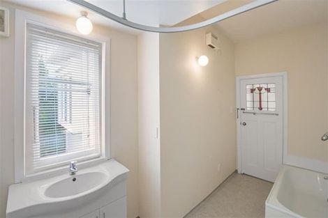 Photo of property in 10 Rimu Road, Kelburn, Wellington, 6012