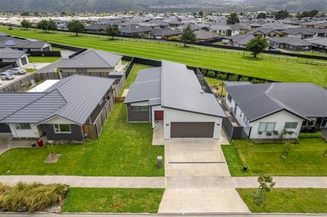 Photo of property in 8 Whitten Way, Wallaceville, Upper Hutt, 5018