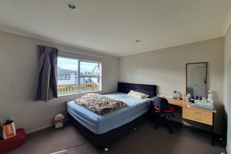 Photo of property in 2 Wattle Street, New Lynn, Auckland, 0600