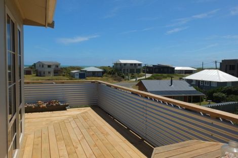 Photo of property in 10 Brown Terrace, Foxton Beach, Foxton, 4815