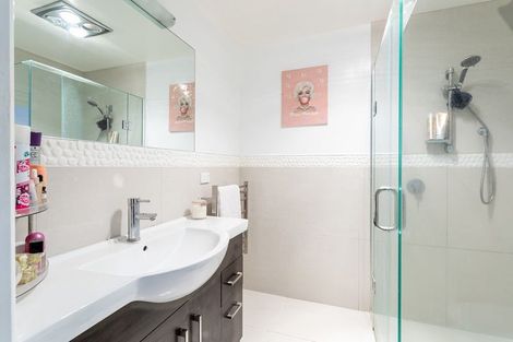 Photo of property in 8 Dunolly Place, Pukekohe, 2120