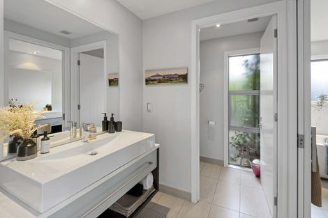 Photo of property in 1 Westall Lane, Avonhead, Christchurch, 8042