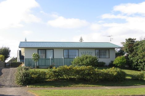 Photo of property in 7 Hastings Street, Waikanae Beach, Waikanae, 5036