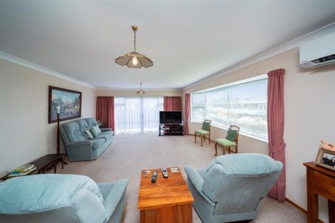 Photo of property in 1 Heather Lea, Hawera, 4610