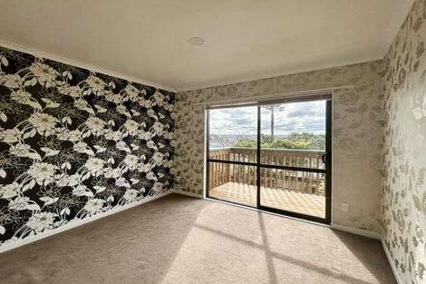 Photo of property in 1/136 Sunset Road, Unsworth Heights, Auckland, 0632