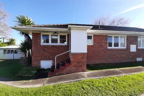 Photo of property in 2/27 Exmouth Road, Northcote, Auckland, 0627