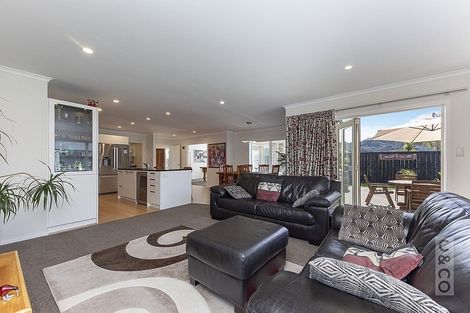 Photo of property in 8 Larmer Drive, Kumeu, 0810