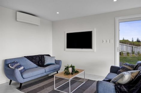 Photo of property in 4 Vardon Way, Waiwhakaiho, New Plymouth, 4312