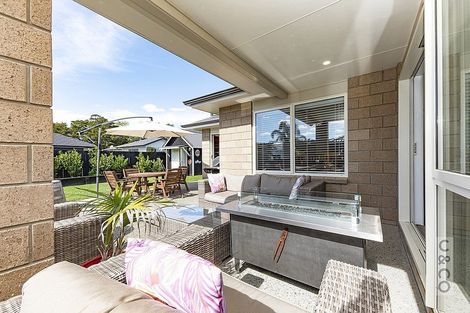 Photo of property in 8 Larmer Drive, Kumeu, 0810