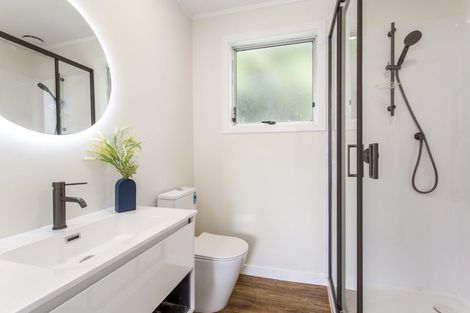 Photo of property in 54 St Leonards Road, Kelston, Auckland, 0602