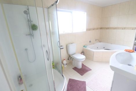 Photo of property in 36 Newbury Place, Schnapper Rock, Auckland, 0632