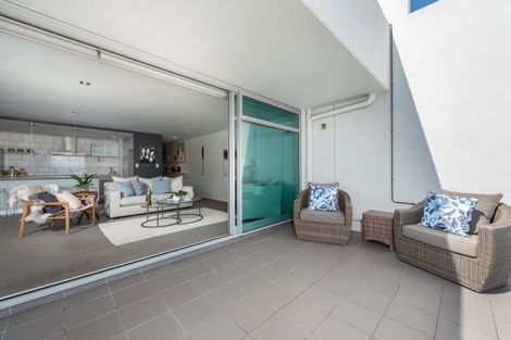 Photo of property in Palm Cove Apartments, 201/6 Tawa Street, Mount Maunganui, 3116