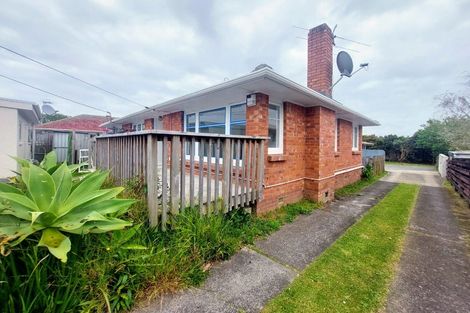 Photo of property in 1/9 Kirrie Avenue, Te Atatu South, Auckland, 0610