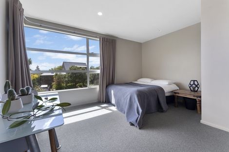 Photo of property in 19 Springdale Grove, Fitzherbert, Palmerston North, 4410