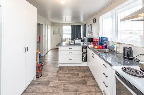 Photo of property in 27 Cross Street, Castlecliff, Whanganui, 4501