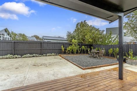 Photo of property in 8b Queenspark Drive, Parklands, Christchurch, 8083