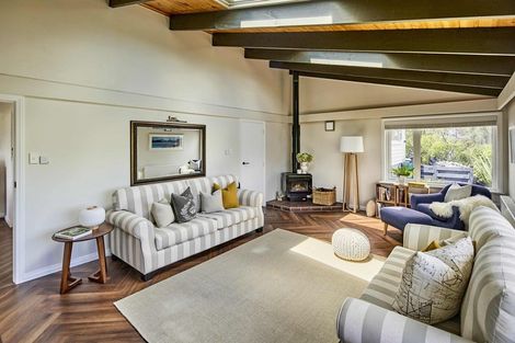 Photo of property in 16 Raynham Way, Silverstream, Upper Hutt, 5019