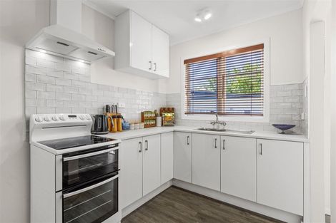 Photo of property in 2/13 Salisbury Road, Birkdale, Auckland, 0626