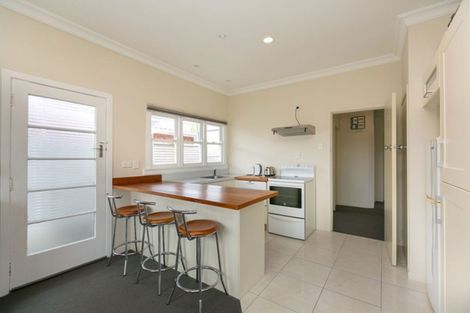 Photo of property in 5 Pendarves Street, New Plymouth, 4310
