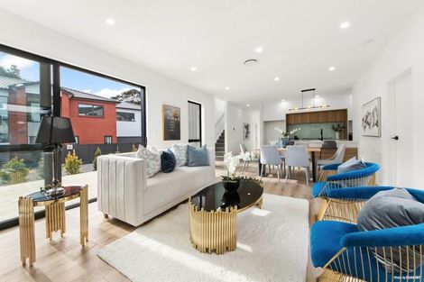 Photo of property in 18 Hava Place, Green Bay, Auckland, 0604