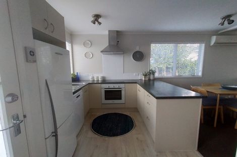 Photo of property in 10 Doone Place, Massey, Auckland, 0614