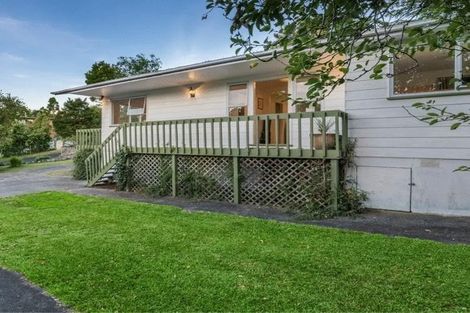 Photo of property in 130 Cliff View Drive, Green Bay, Auckland, 0604