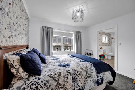 Photo of property in 30 Kahikatea Street, Inglewood, 4330