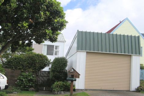 Photo of property in 133 Akaroa Drive, Maupuia, Wellington, 6022