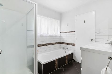 Photo of property in 2/26 Noeleen Street, Glenfield, Auckland, 0629