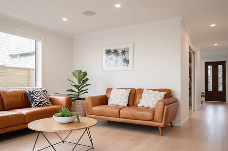 Photo of property in 12 Vogwill Road, Kumeu, 0810