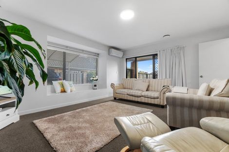 Photo of property in 32 Madill Road, St Andrews, Hamilton, 3200