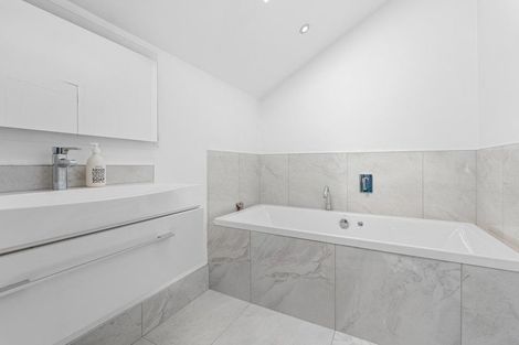 Photo of property in 31 Church Street, Northcote Point, Auckland, 0627