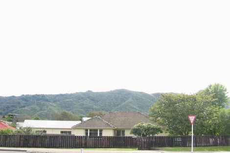 Photo of property in Rosalie Flats, 4/1034 Fergusson Drive, Clouston Park, Upper Hutt, 5018